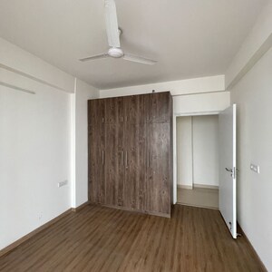 Room in 4 BHK Apartment at Emaar MGF Emerald Hills, Sector 65 – for Rent