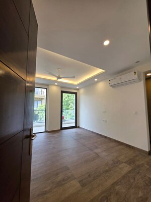 Room in 3 BHK Builder Floor at Sushant Lok I – for Rent
