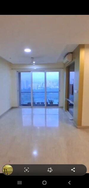 Room in 3 BHK Apartment at Lodha Fiorenza, Goregaon East – for Rent
