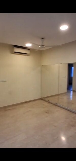Room in 3 BHK Apartment at Lodha Fiorenza, Goregaon East – for Rent