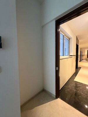 Room in 3 BHK Apartment at Hiranandani Eagleridge Wing A, Thane West – for Rent