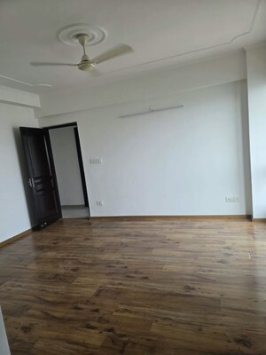 Room in 3 BHK Apartment at Logix Blossom County, Sector 137 – for Rent