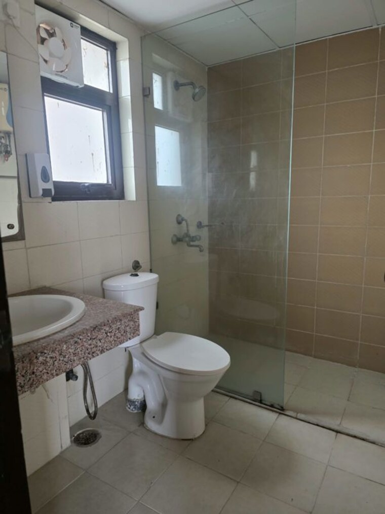 Bathroom, logix-blossom-county 3 Bedroom 1675 Sq.Ft. Apartment In Sector 137 Noida 10745074