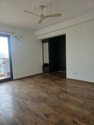 Room in 3 BHK Apartment at Logix Blossom County, Sector 137 – for Rent
