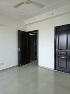 Room in 3 BHK Apartment at Logix Blossom County, Sector 137 – for Rent