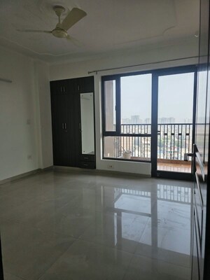 Room in 3 BHK Apartment at Logix Blossom County, Sector 137 – for Rent