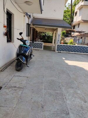 Parking in 6 BHK Villa at Sasane Nagar – for Rent