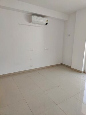 Room in 4 BHK Apartment at SS Linden, Sector 84 – for Sale