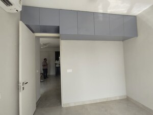 Room in 2.5 BHK Apartment at Signature Global City 81, Sector 81 – for Rent