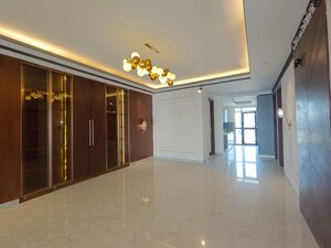 Room in 4 BHK Apartment at Aradhya Homes, Sector 67a – for Rent