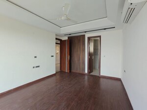 Room in 4 BHK Apartment at Aradhya Homes, Sector 67a – for Rent