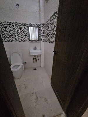 Bathroom in 1 BHK Builder Floor at Sector 54 – for Rent