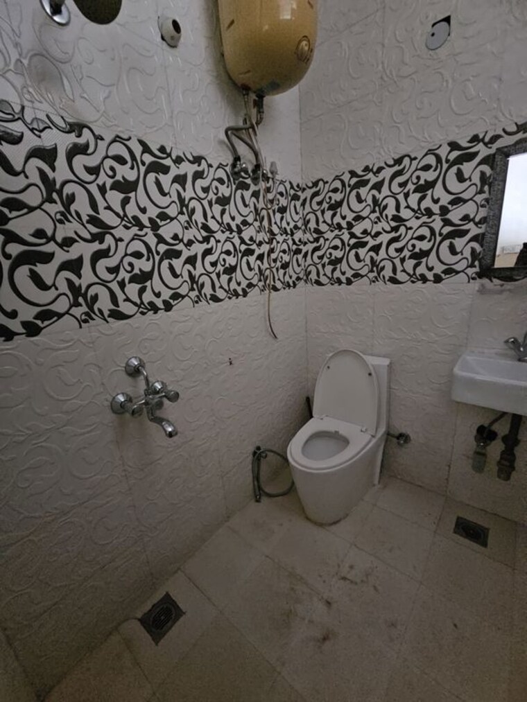 Bathroom, sector 54 1 Bedroom 600 Sq.Ft. Builder Floor In Sector 54 Gurgaon 10745217
