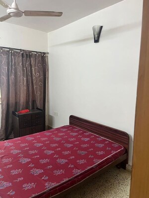 Bedroom in 2 BHK Apartment at Andheri West – for Rent