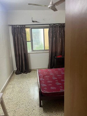 Bedroom in 2 BHK Apartment at Andheri West – for Rent