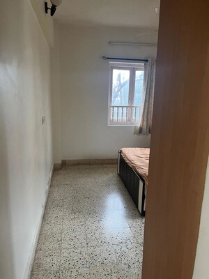 Room in 2 BHK Apartment at Andheri West – for Rent