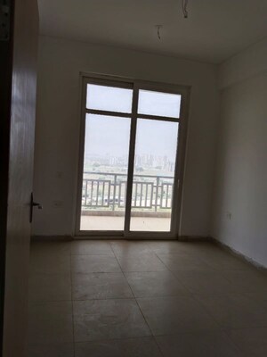 Room in 4 BHK Apartment at SS The Leaf, Sector 85 – for Sale