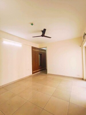 Room in 3 BHK Apartment at Amrapali Verona Heights, Tech Zone 4 Greater Noida – for Rent