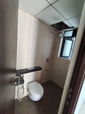 Washroom in 1.5 BHK Apartment at Kalpataru Elitus, Mulund West – for Rent
