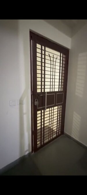 Staircase in 2.5 BHK Builder Floor at Pinewood Enclave, Wave City – for Rent