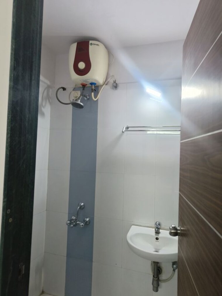 Bathroom, essen-shonest-towers 2.5 Bedroom 1300 Sq.Ft. Apartment In Wakad Pune 10745293