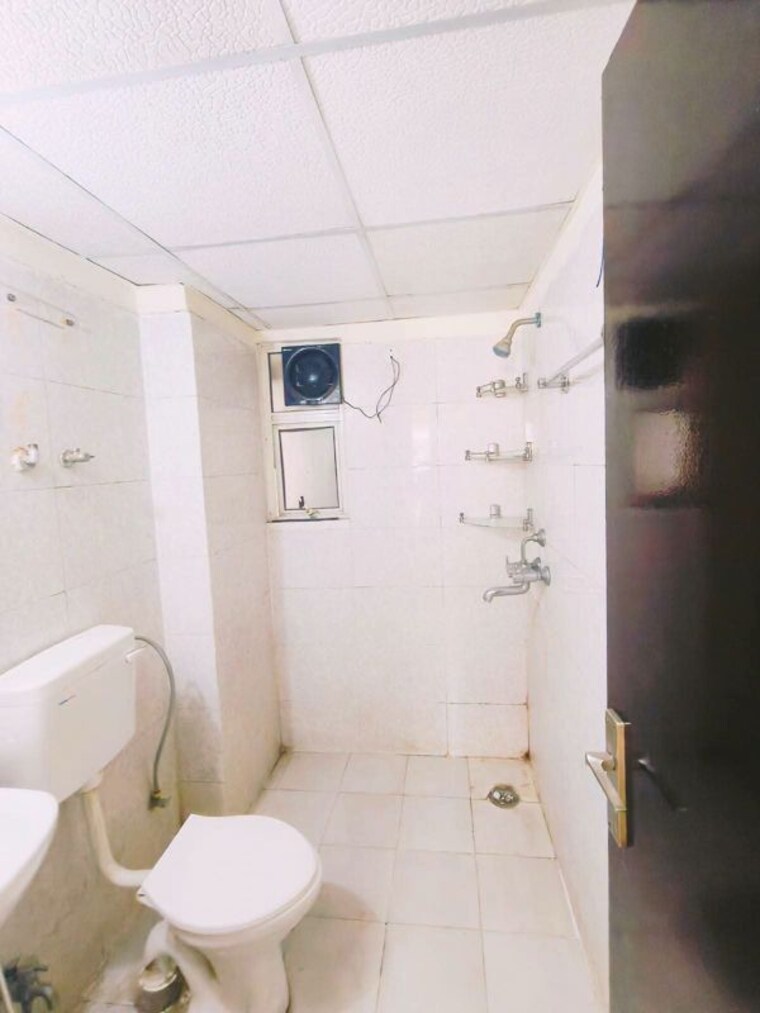 Bathroom, amrapali-verona-heights 3 Bedroom 1655 Sq.Ft. Apartment In Tech Zone 4 Greater Noida Greater Noida 10745297