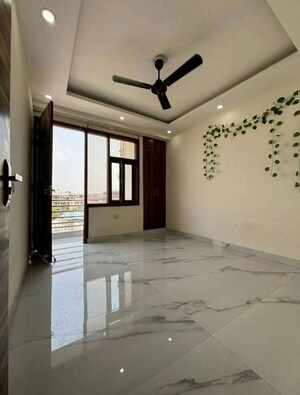 Room in 1 BHK Builder Floor at Saket – for Rent