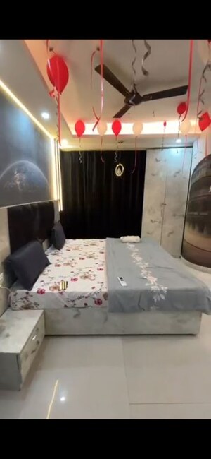 Team Area in Studio Apartment at Gaur City Center, Sector 4 Greater Noida – for Rent