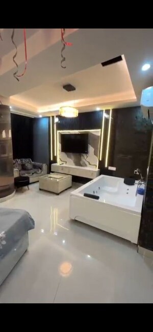 Team Area in Studio Apartment at Gaur City Center, Sector 4 Greater Noida – for Rent