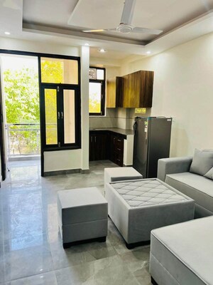Team Area in 1 BHK Builder Floor at Saket – for Rent