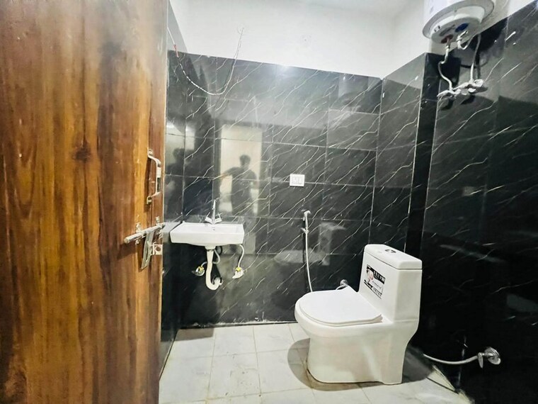 Bathroom, saket 1 Bedroom 500 Sq.Ft. Builder Floor In Saket Delhi 10745368