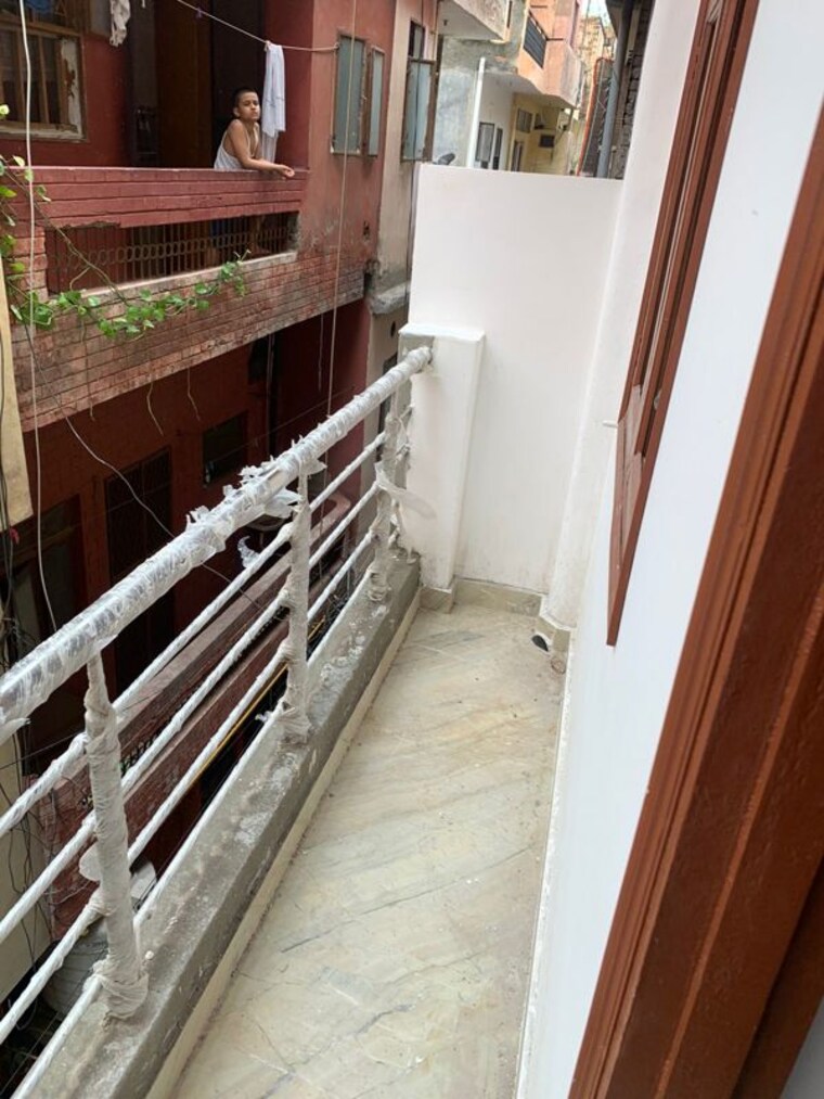 Balcony, sarita vihar 1 Bedroom 450 Sq.Ft. Independent House In Sarita Vihar Delhi 10745375