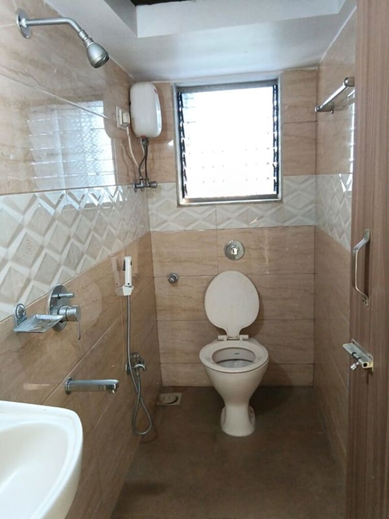 Bathroom, jugal-jyoti-building 1 Bedroom 600 Sq.Ft. Apartment In Santacruz East Mumbai 10745385