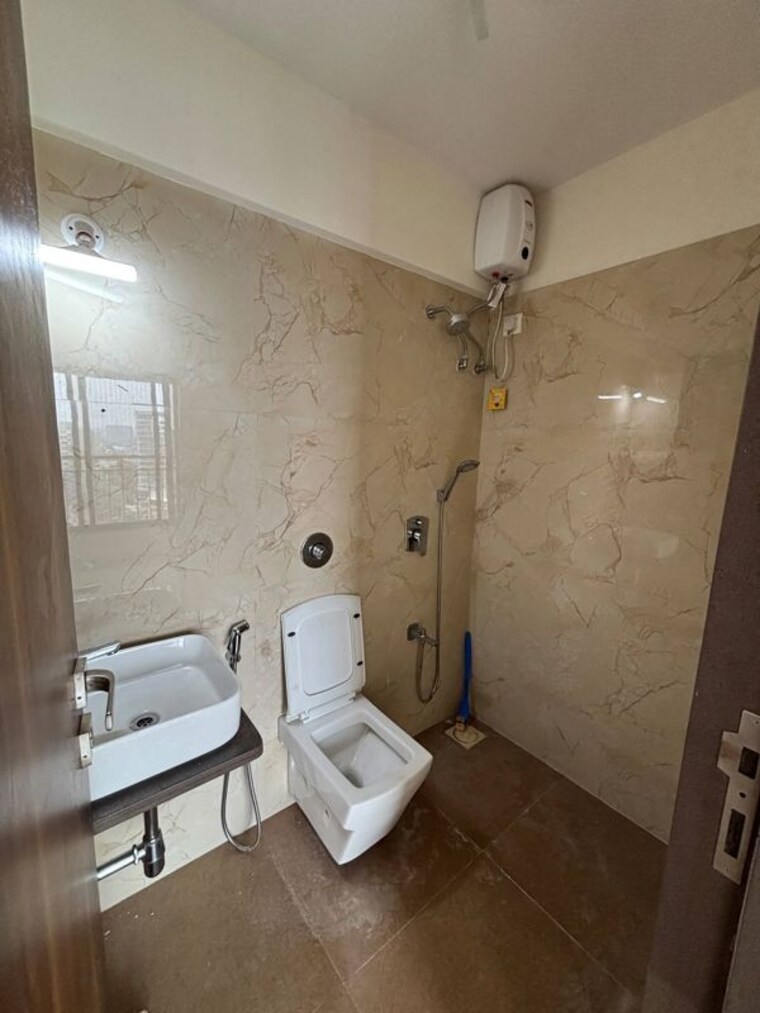 Bathroom, chaitanya-anand-lunkhod-chsl 3 Bedroom 1085 Sq.Ft. Apartment In Andheri West Mumbai 10745398