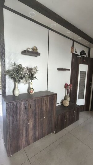 Furnished Amenities in 2 BHK Apartment at Gomti Nagar – for Rent