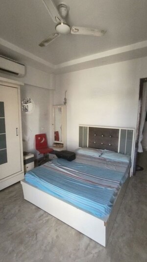 Bedroom in 2 BHK Apartment at Gomti Nagar – for Rent
