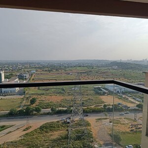 Swimming Pool in 3.5 BHK Apartment at M3M Skywalk, Sector 74 – for Rent