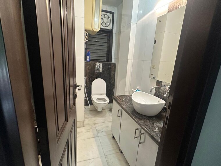 Bathroom, greater kailash i 3 Bedroom 1800 Sq.Ft. Builder Floor In Greater Kailash I Delhi 10745505