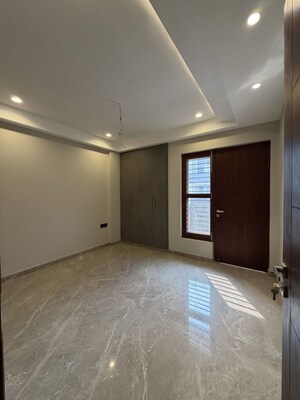 Building Lobby in 3 BHK Builder Floor at BPTP District 3, Sector 85 – for Sale