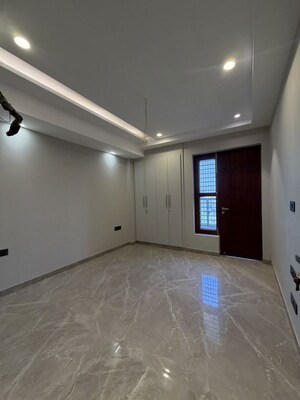 Furnished Amenities in 3 BHK Builder Floor at BPTP District 3, Sector 85 – for Sale