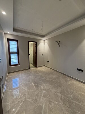Furnished Amenities in 3 BHK Builder Floor at BPTP District 3, Sector 85 – for Sale