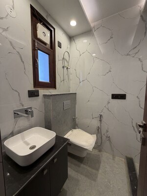 Team Area in 3 BHK Builder Floor at BPTP District 3, Sector 85 – for Sale