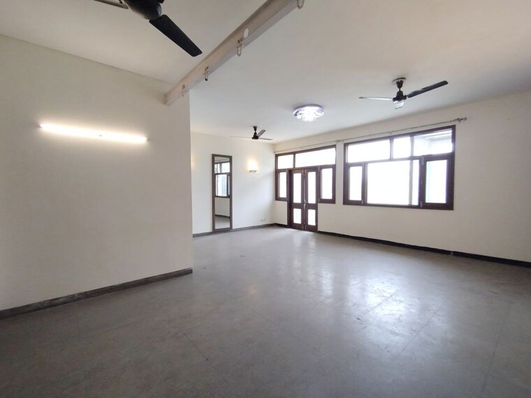 Room, east of kailash 3 Bedroom 3600 Sq.Ft. Builder Floor In East Of Kailash Delhi 10745563
