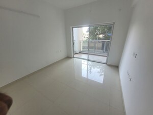 Room in 3 BHK Apartment at Runwal The Central Park, Chinchwad – for Rent