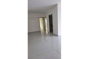 Room in 2 BHK Apartment at Anant Tara, Kandivali West – for Sale