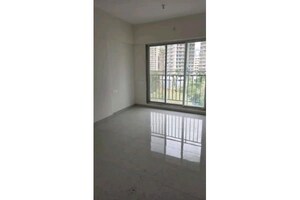 Room in 2 BHK Apartment at Anant Tara, Kandivali West – for Sale