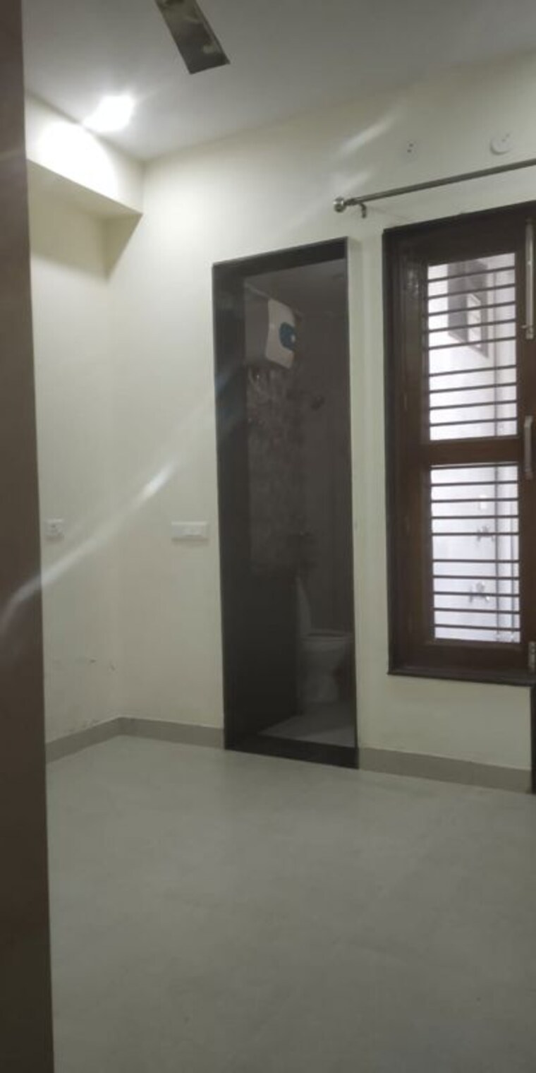 Room, sector 51 2 Bedroom 175 Sq.Yd. Builder Floor In Sector 51 Gurgaon 10745565