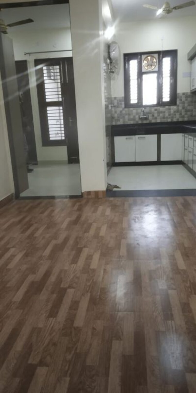 Room, sector 51 2 Bedroom 175 Sq.Yd. Builder Floor In Sector 51 Gurgaon 10745565
