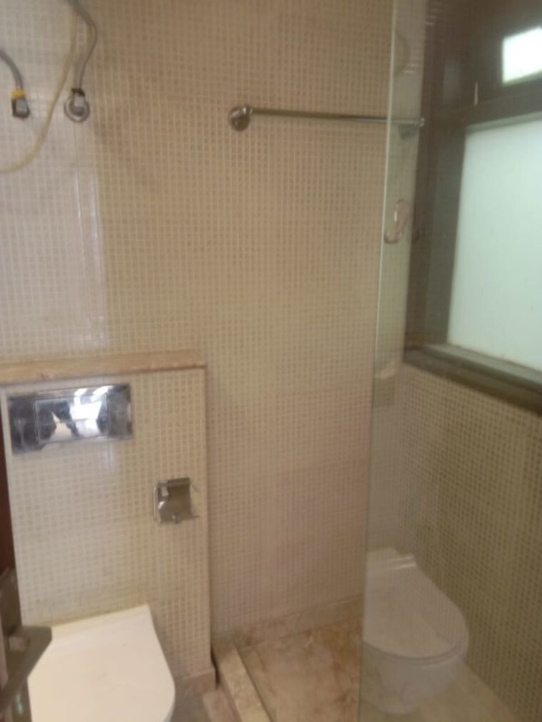 Bathroom, greater kailash i 4 Bedroom 4000 Sq.Ft. Builder Floor In Greater Kailash I Delhi 10745590