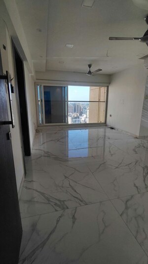 Room in 3 BHK Apartment at RNA NG Eclat, Andheri West – for Rent